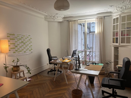 bureau cour.jpg